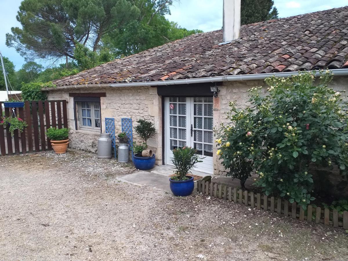 Les Demeures De La Laigne Bed and Breakfast Allas-Bocage Eksteriør billede